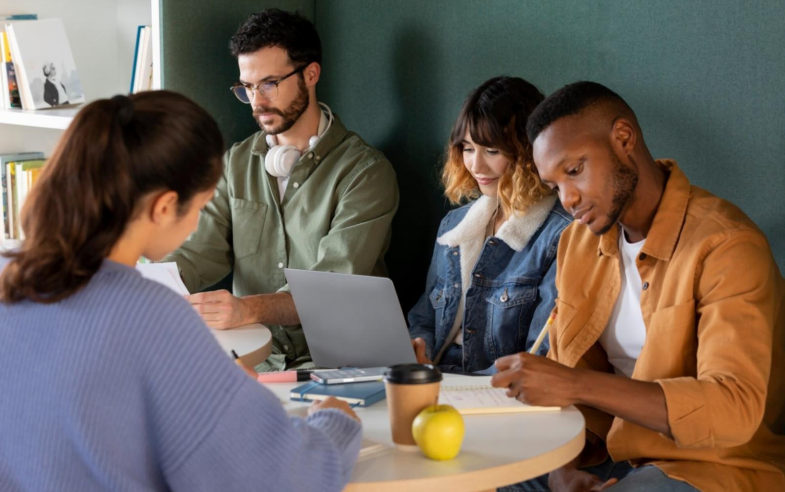 Современный зал для занятий с профессиональным оборудованием